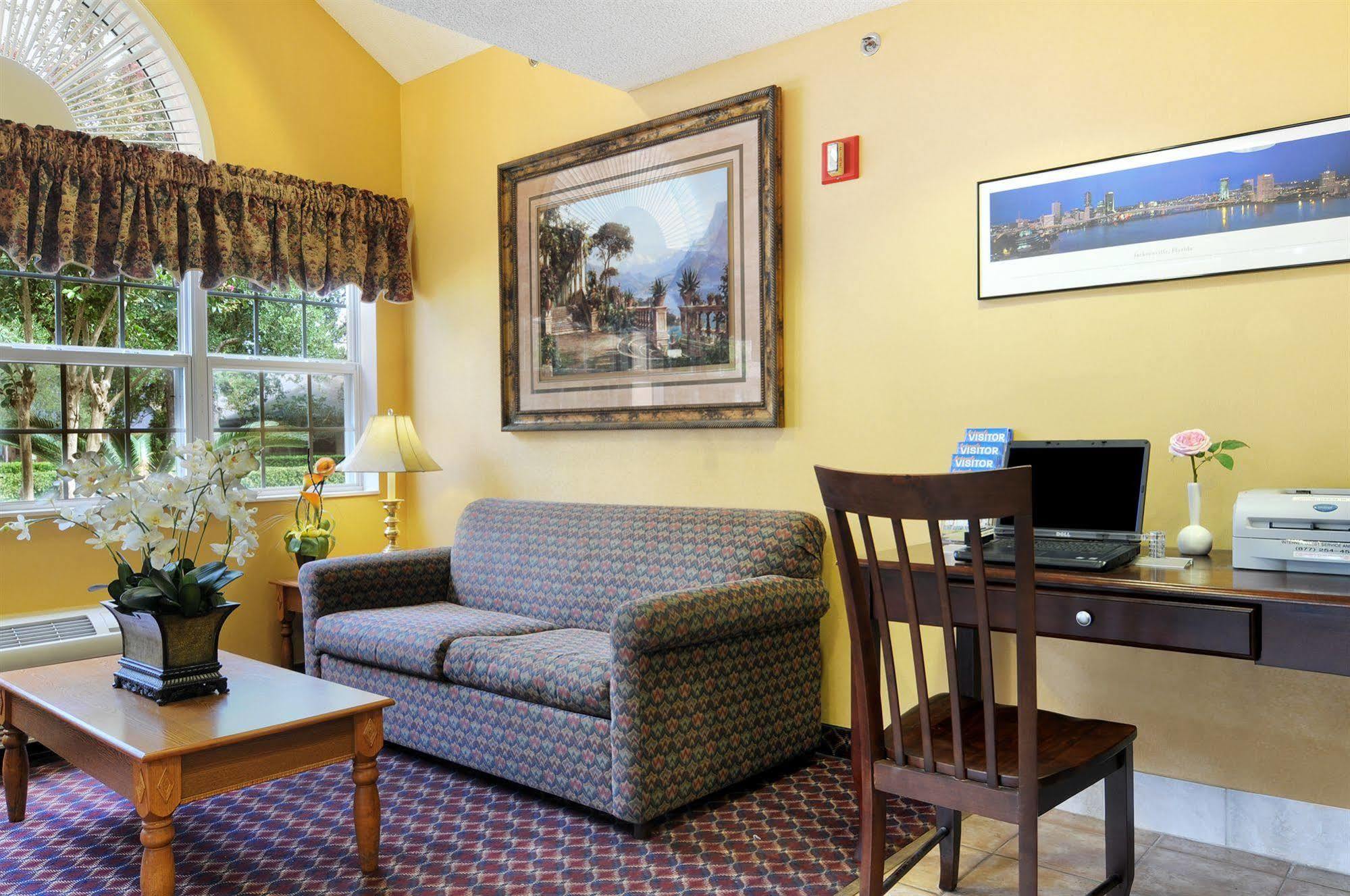 Hometown Inn & Suites Jacksonville Butler Blvd./Southpoint Room photo
