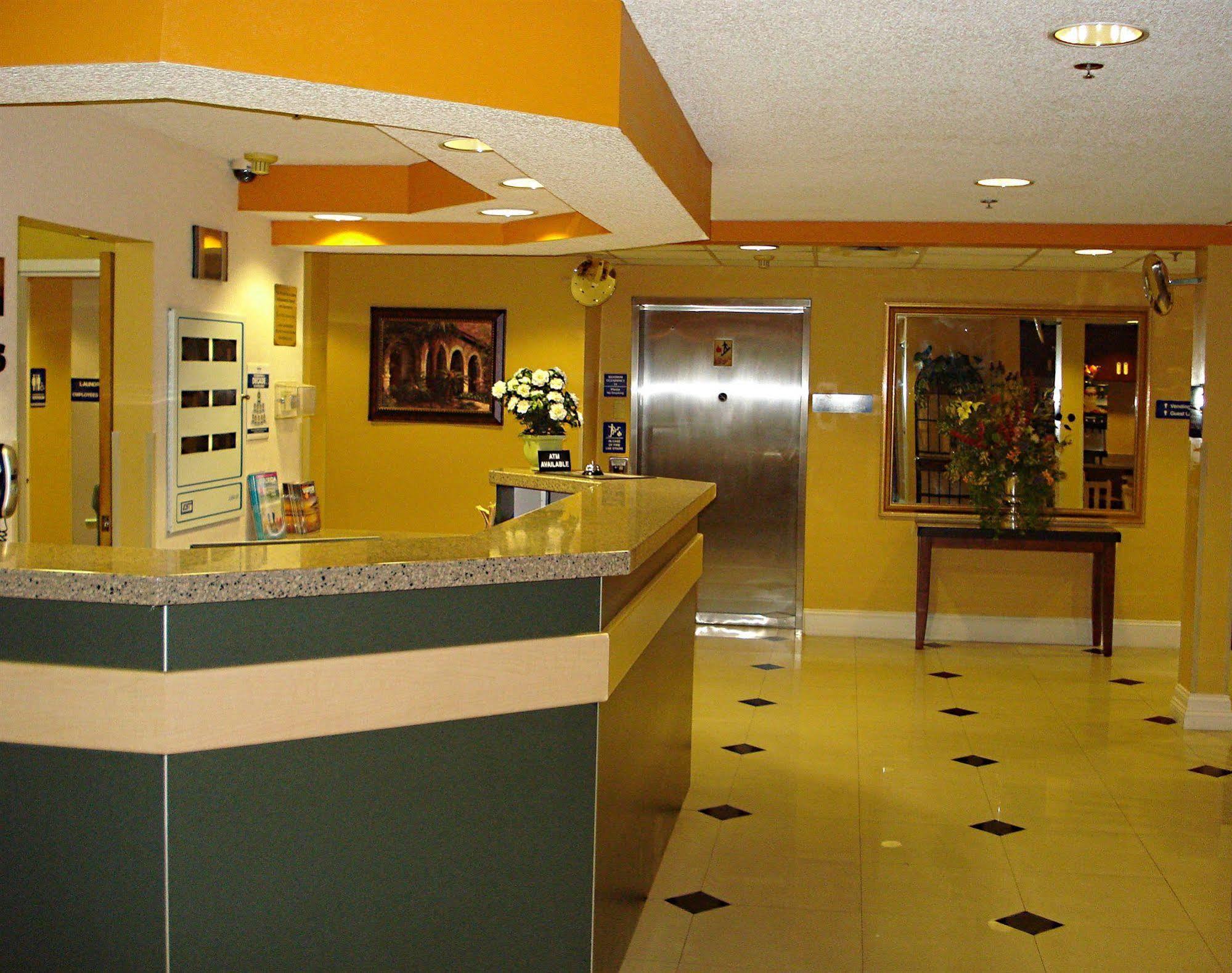 Hometown Inn & Suites Jacksonville Butler Blvd./Southpoint Exterior photo