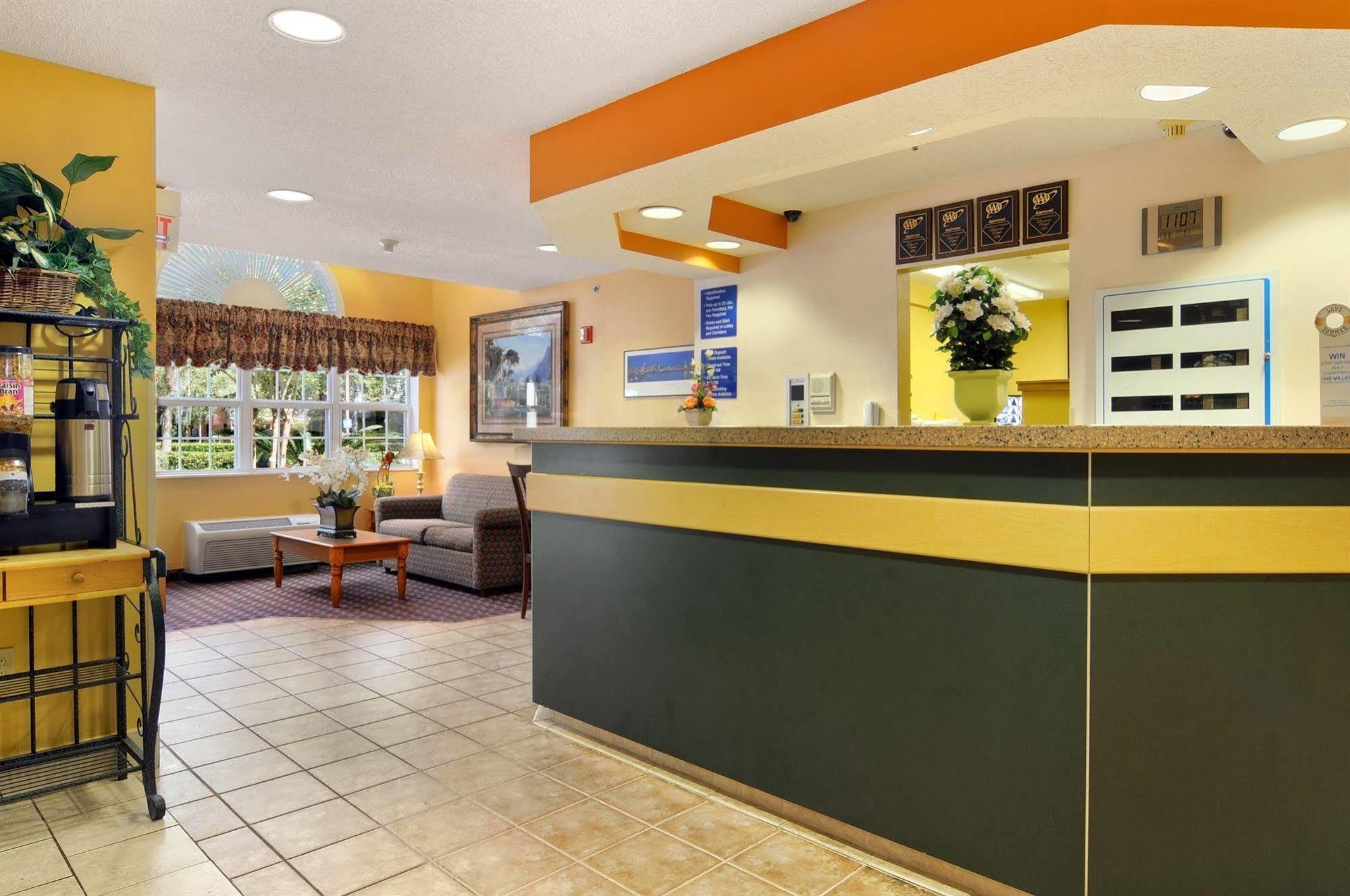 Hometown Inn & Suites Jacksonville Butler Blvd./Southpoint Interior photo
